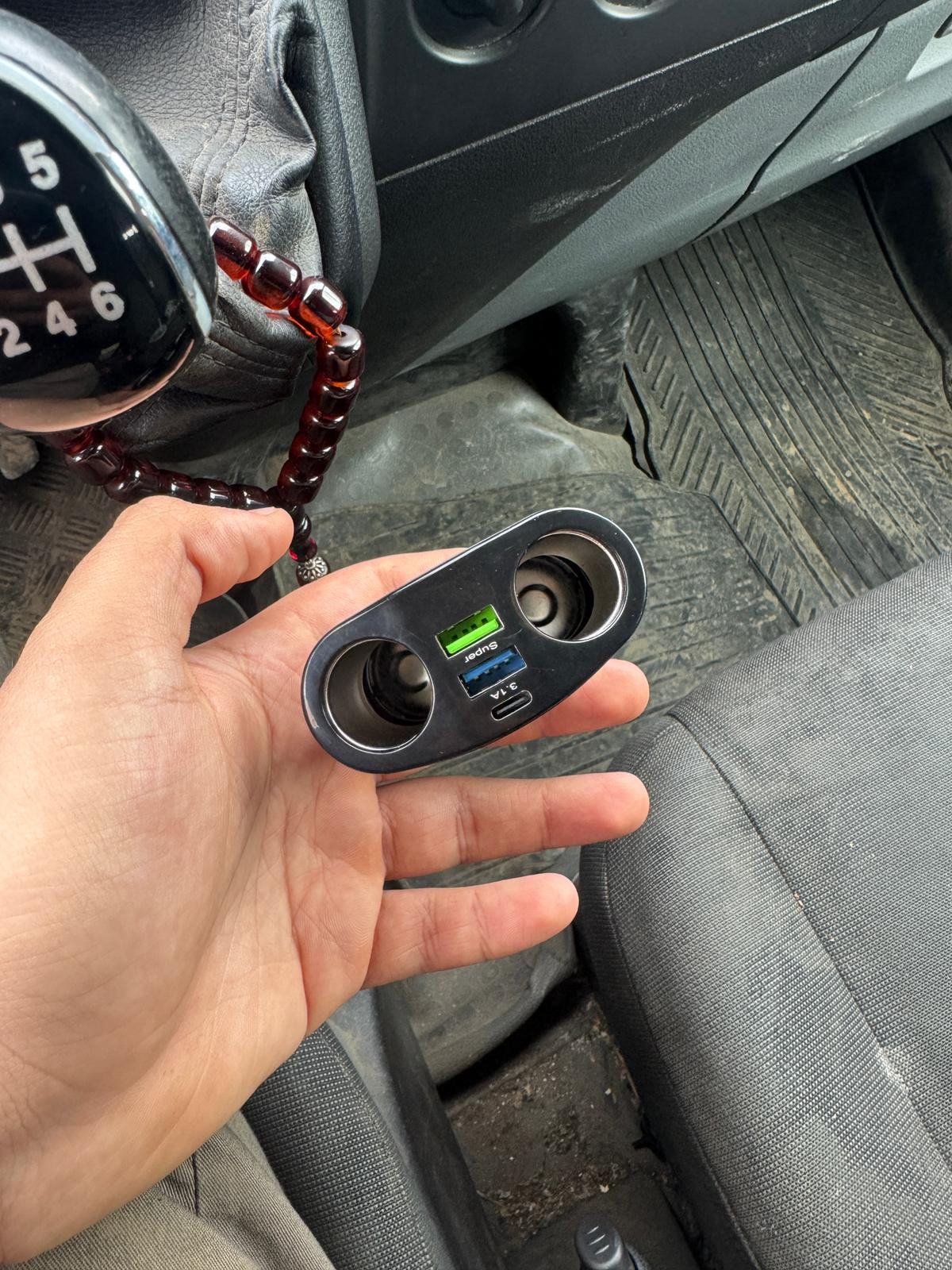 Dijjital Göstergeli Çakmak Girişi Çoklayıcı